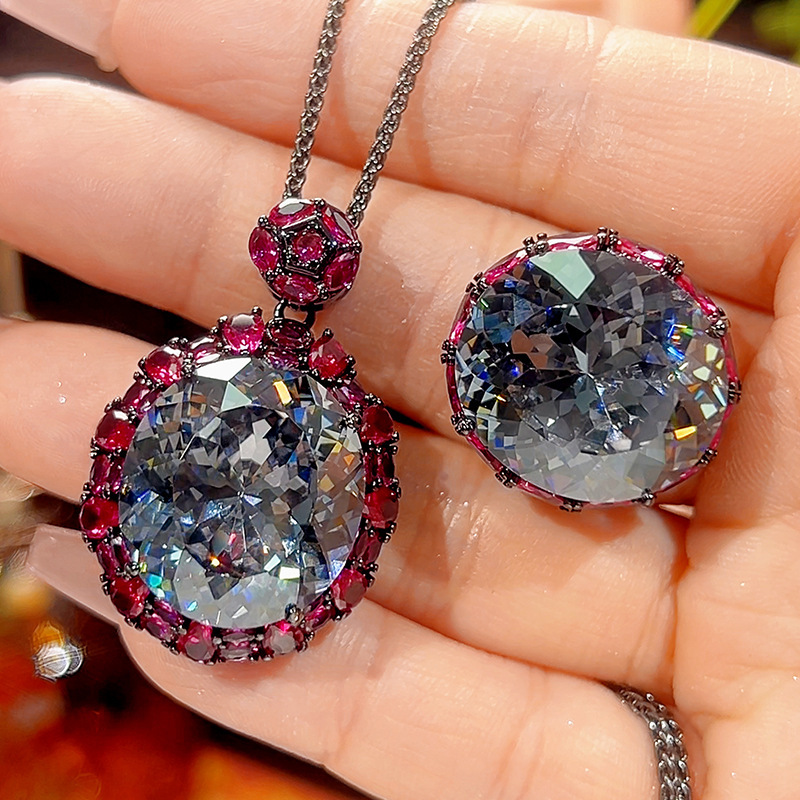 Jewelry & Watches Sp Z Oo Ul Frezerów 3 - Jewelry gold-plated black-grey vintage pendant set