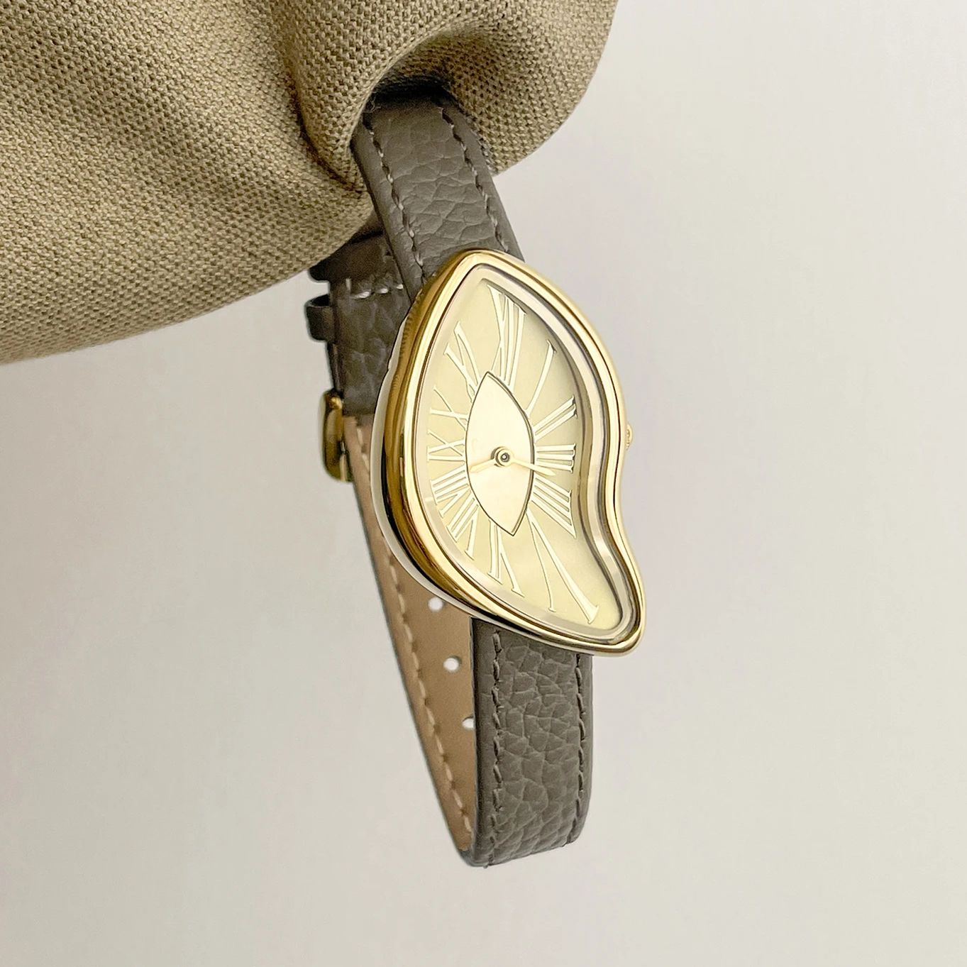 High Jewelry Watches - High end Retro Creative Watch for