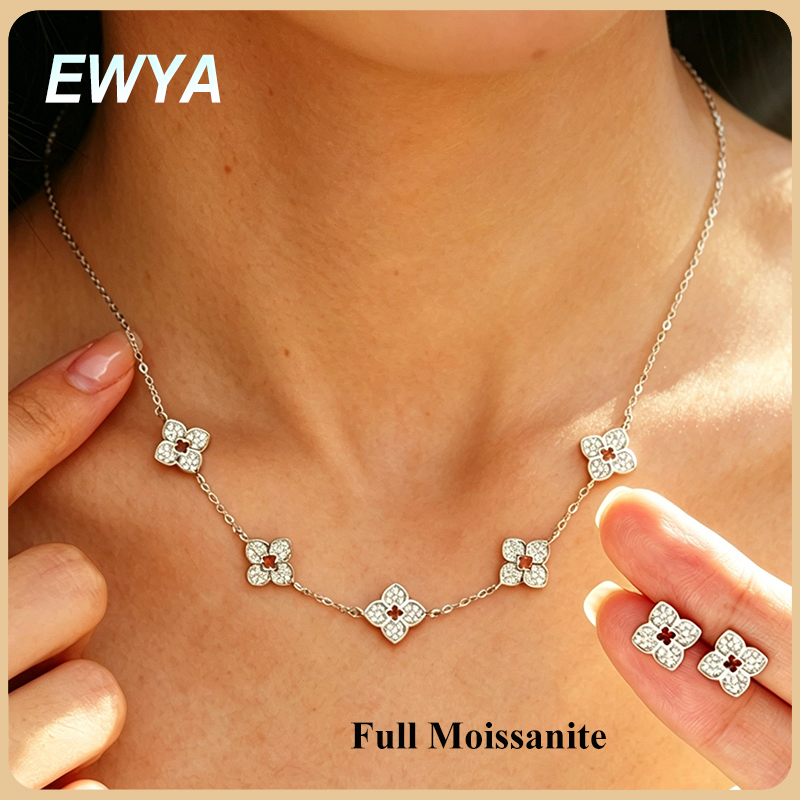 EWYA Clover Shape Full 1mm Moi - Diamond Stud Earrings recension och pris