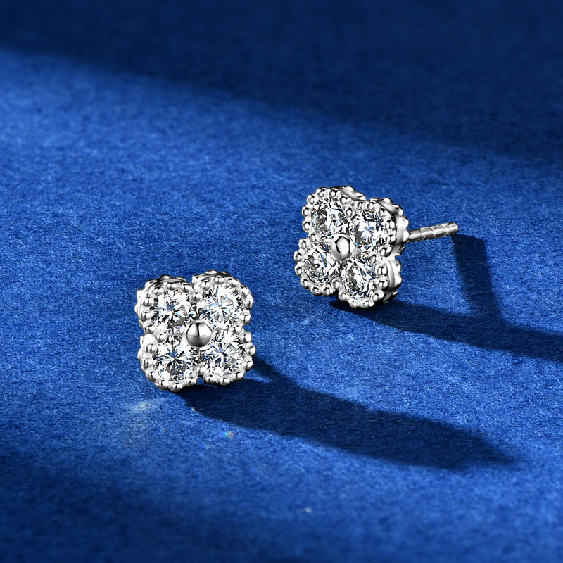 Moissanite Clover Flower Jewel - Diamond Stud Earrings recension och pris