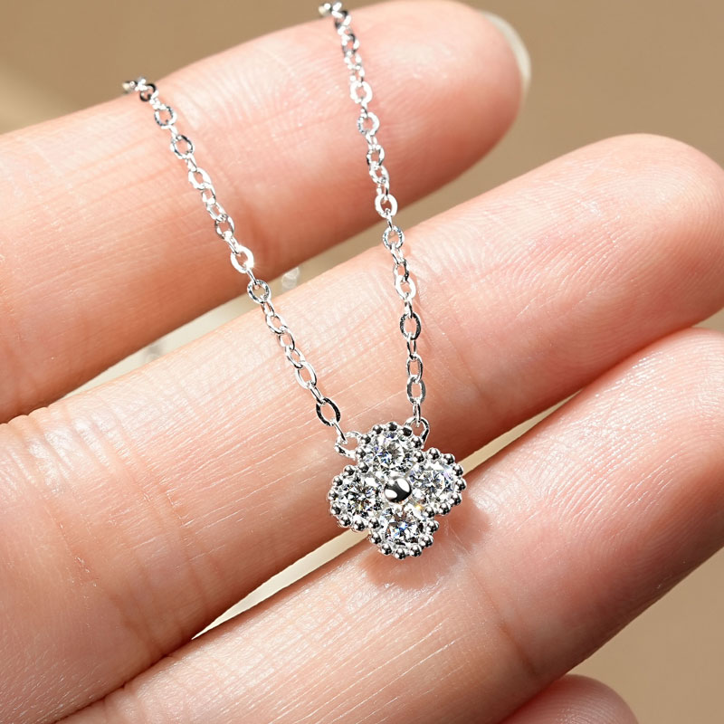 Moissanite Clover Flower Jewel - Diamond Stud Earrings recension och pris